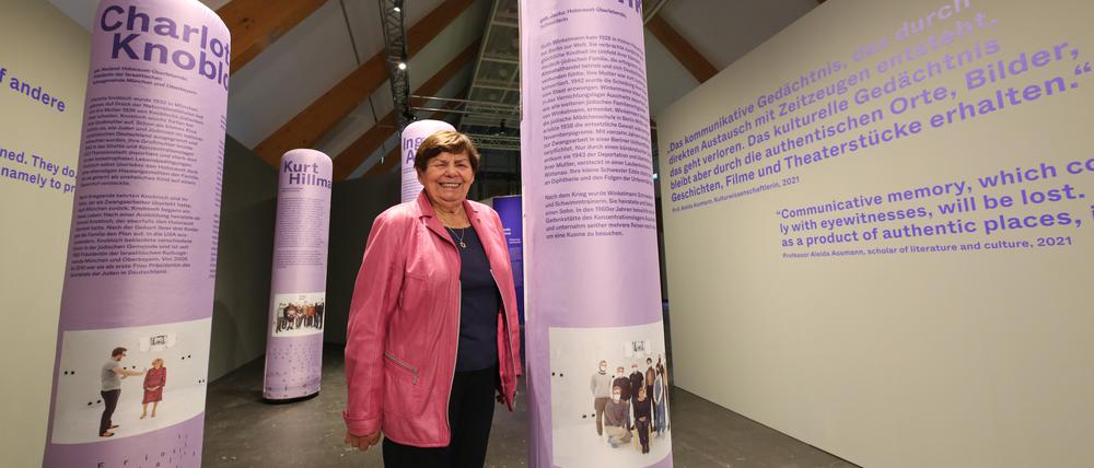 Zeitzeugin Ruth Winkelmann in der Ausstellung „In Echt“ im Brandenburg Museum.