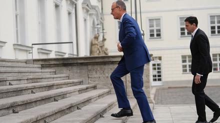 Wie weiter nach dem Bruch der Ampel-Regierung? Unions-Kanzlerkandidat Merz verlangt vom Kanzler schnelle Entscheidungen. 