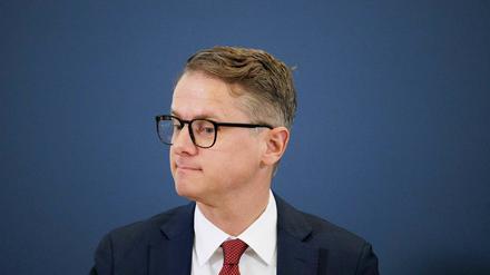 Carsten Linnemann, verantwortlich für das Grundsatzprogramm der CDU, hat Eckpunkte für ein Sofortprogramm der CDU nach einer möglichen Regierungsübernahme vorgestellt.