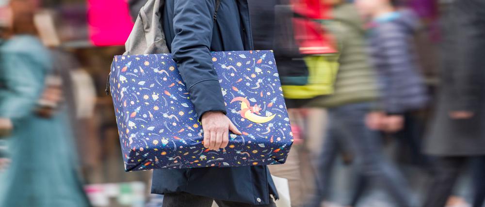 Die allermeisten Tarifbeschäftigten in Deutschland bekommen ein Weihnachtsgeld.