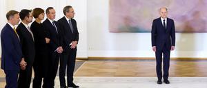 Bundeskanzler Olaf Scholz (Mitte) bei der Entlassung der Minister aus Reihen der FDP.