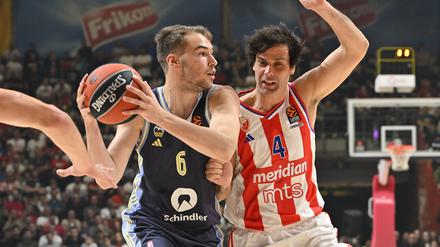 Malte Delow (links) verletzte sich bei seinem Comeback gegen Roter Stern Belgrad sofort wieder.