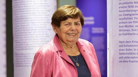 Ausstellung "In Echt" im Brandenburg Museum zu virtuellen Begegnungen mit NS-Zeitzeuginnen. Die Erzählung der Holocaust-Überlebenden Ruth Winkelmann ist Teil der VR-Anwendung.