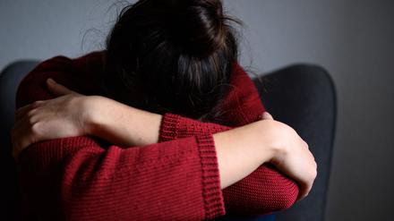 Mehrere Studien belegen, dass Kinder und Jugendliche in der Corona-Zeit besonders gelitten haben und Depressionen und Essstörungen zunahmen, vor allem bei Mädchen (Symbolbild).