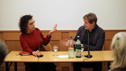 Philosophin Susan Neiman hat mit Schriftsteller Daniel Kehlmann im Einstein Forum nach Gründen für den Ausgang der US-Wahl gesucht. 