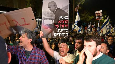 Zornige Israelis. Proteste gegen Premier Benjamin Netanjahu, nachdem dieser Verteidigungsminister Yoav Gallant entlassen hat.