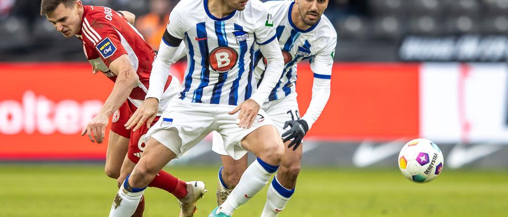 Andreas Bouchalakis (M) könnte in Darmstadt mit einem Einsatz rechnen.