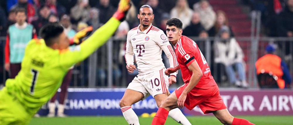 Kehrt er in die Startelf zurück? Gegen Benfica war Leroy Sané (m) stark.