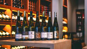 Große Gewächse: Deutsche Weine stehen im Mittelpunkt des Sortiments bei „Weinladen Schmidt“.