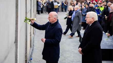 Rosen im Gedenken an die Maueropfer 