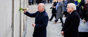 Rosen im Gedenken an die Maueropfer 