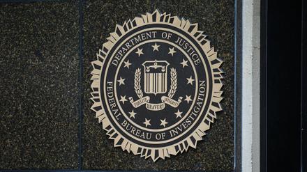 Das FBI untersucht rassistische Textnachrichten, die in der Woche der US-Präsidentschaftswahl an zahlreiche Menschen in etlichen Bundesstaaten verschickt wurden.