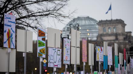 5.000 Plakate mit Wünschen und Hoffnungen 