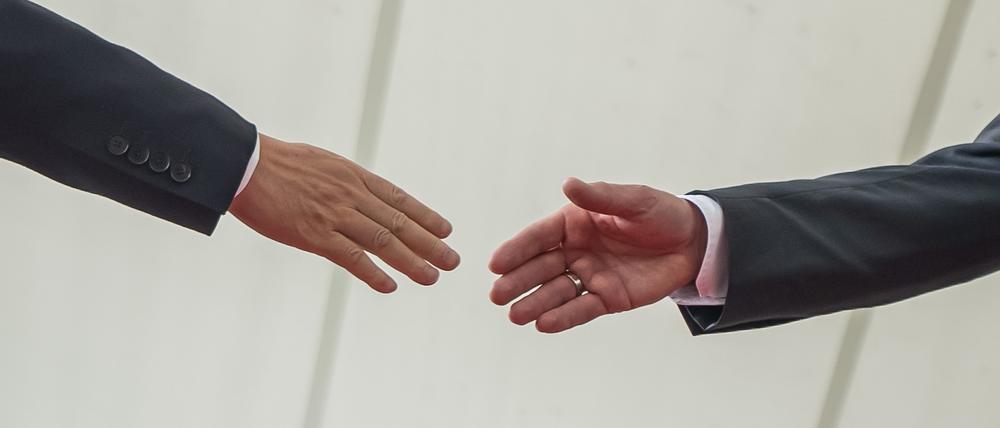 Shake Hands: Auf der Suche nach dem Kompromiss