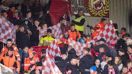 Beim Cottbus-Remis gab es einen Notfalleinsatz.