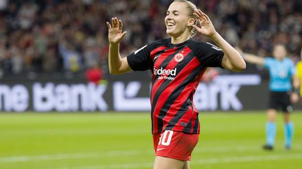 Laura Freigang trifft für Frankfurt gegen Köln dreifach.