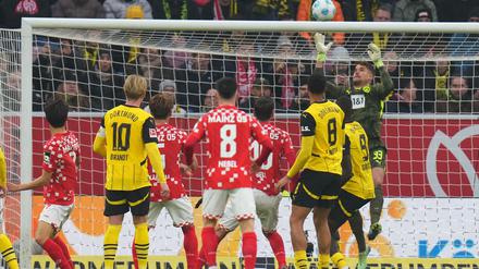 Borussia Dortmund wartet weiter auf den ersten Auswärtssieg der Saison.