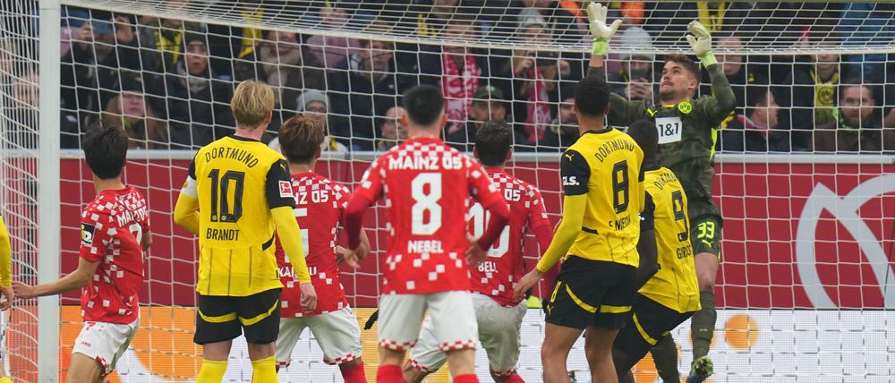 Borussia Dortmund wartet weiter auf den ersten Auswärtssieg der Saison.