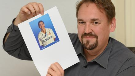 Ein Autogrammsammler meint: Selfies haben dem Autogramm bei jüngeren Fans den Rang abgelaufen. 