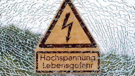 In Senftenberg sind zwei Männer auf einen Güterzug geklettert, der anfuhr. (Symbolbild)