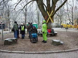 Anwohner protestieren schon länger gegen Wohnungsprojekt (Archivbild).