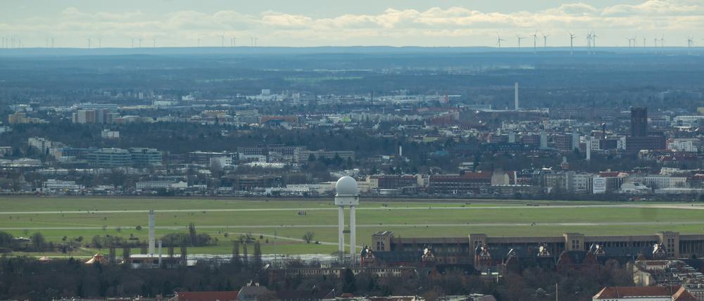Das Tempelhofer Feld von oben – soll hier gebaut werden? 