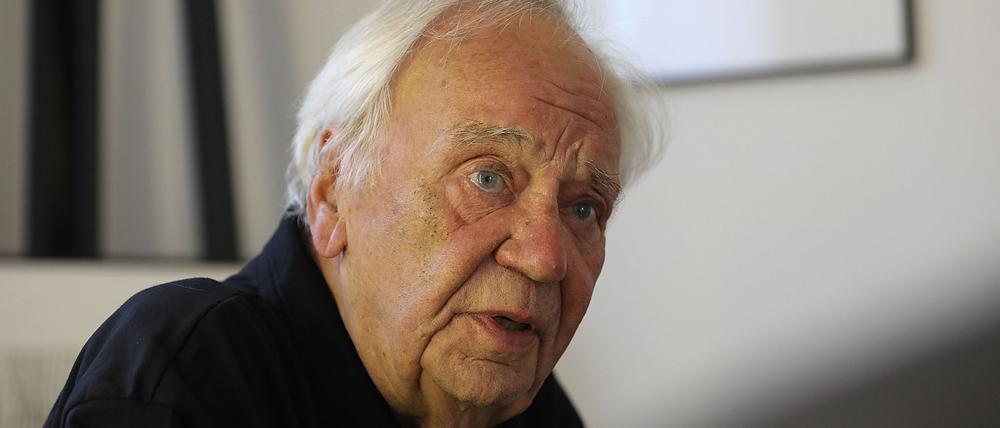 Becker machte sich als Lyriker, Prosa-Autor und Verfasser von Hörspielen einen Namen. (Archivbild)