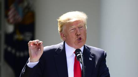 Im Juni 2017 verkündete Trump den Austritt aus dem Pariser Klimaabkommen, dem sich die USA im Jahr 2015 unter Präsident Barack Obama verpflichtet hatten. 