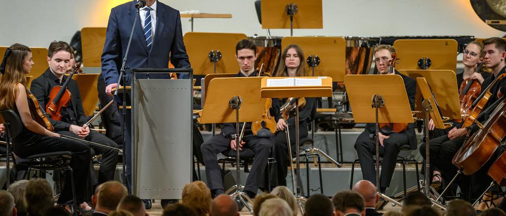 Festakt zum 35. Jahrestag des Mauerfalls in Frankfurt (Oder): Brandenburgs Ministerpräsident Woidke erinnert an das „Glücksgefühl“, als die Grenzen geöffnet wurden.