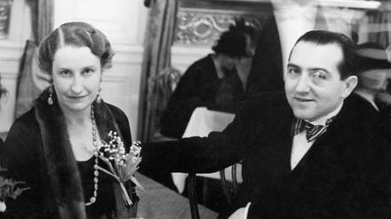 Der Regisseur Fritz Lang und die Autorin Thea von Harbou waren von 1922 bis 1933 verheiratet. Die Aufnahme entstand am 18. November 1930 während eines von dem Paar gegebenen Empfangs im Berliner Hotel Kaiserhof.