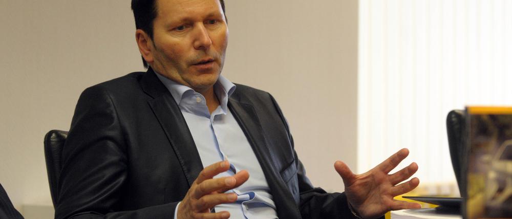  Uwe Dinnebier.