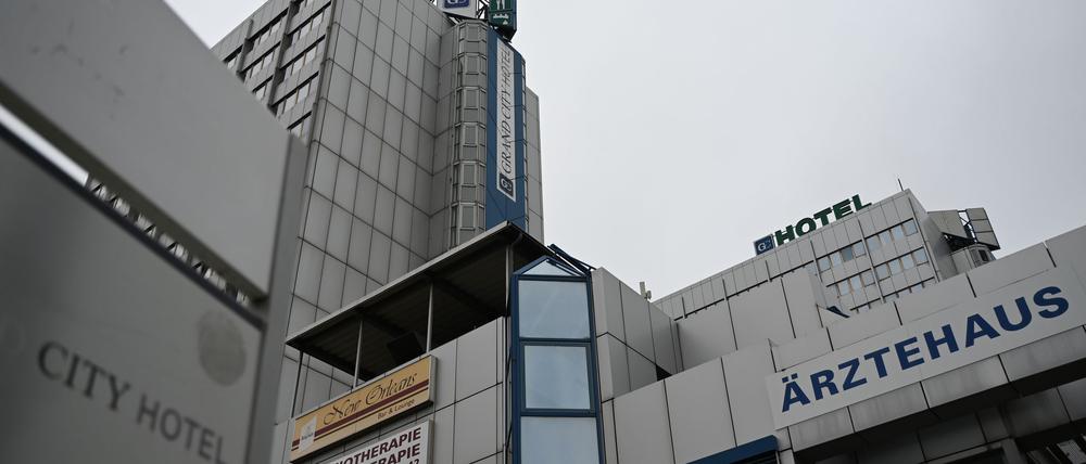 In ein ehemaliges Hotel in der Landsberger Allee in Lichtenberg sind inzwischen Flüchtlinge eingezogen. (Archivbild)