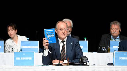 Dirk Lentfer, promovierter Jurist, leitet seit dem Frühjahr 2008 die Mitgliederversammlungen von Hertha BSC.