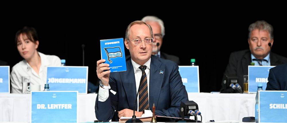Dirk Lentfer, promovierter Jurist, leitet seit dem Frühjahr 2008 die Mitgliederversammlungen von Hertha BSC.