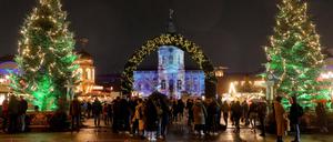 20.12.2023, Berlin - Deutschland. Weihnachtsmarkt am Schloss Charlottenburg. *** 20 12 2023, Berlin Germany Christmas market at Charlottenburg Palace