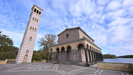 An der Sacrower Heilandskirche fand am Wochenende eine Open-Air-Hubertusmesse statt.
