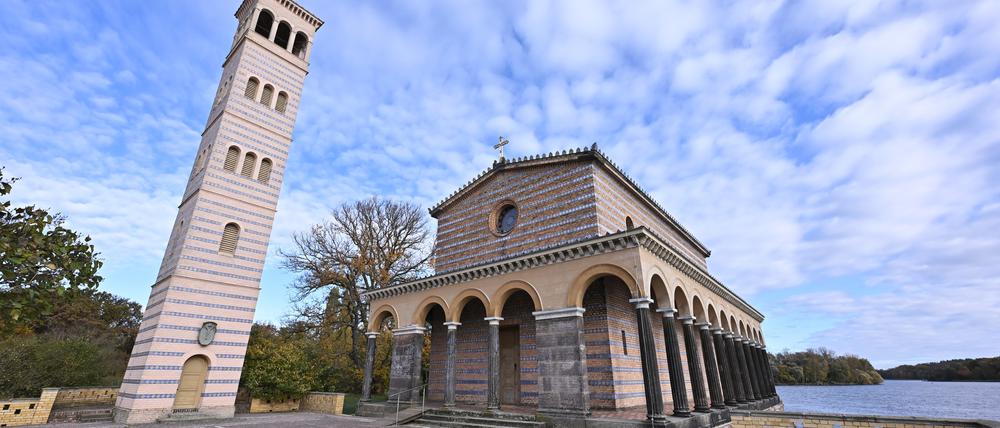 An der Sacrower Heilandskirche fand am Wochenende eine Open-Air-Hubertusmesse statt.