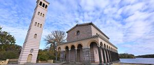 An der Sacrower Heilandskirche fand am Wochenende eine Open-Air-Hubertusmesse statt.
