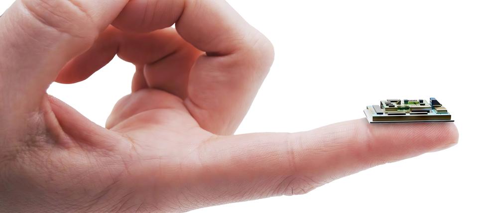 Der Chip von Quantune passt auf eine Fingerspitze.