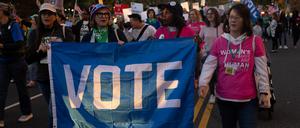 Demonstrationen für Frauenrechte in Washington, der National Women’s March, kurz vor der Wahl, in der Donald Trump siegte.