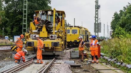 Gleisarbeiten werden im Abschnitt am Bahnhof Mörfelden/Walldorf ausgeführt (Symbolbild).