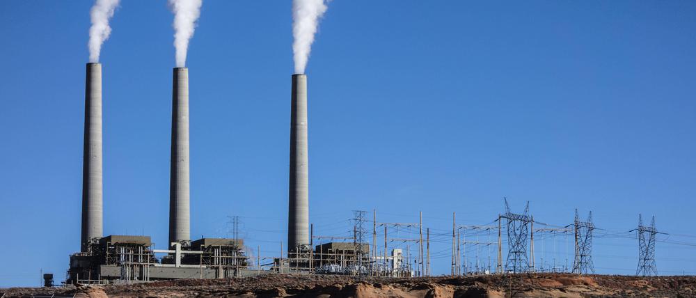 Wenn Kohle verbrannt wird, um Strom zu erzeugen, gelangt zuvor unter der Erde gespeicherter Kohlenstoff in die Luft.