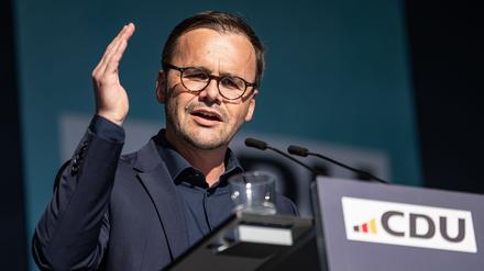 Der Brandenburger CDU-Landes- und Fraktionsvorsitzende Jan Redmann befürwortet den Neuwahl-Termin am 23. Februar. (Archivbild)