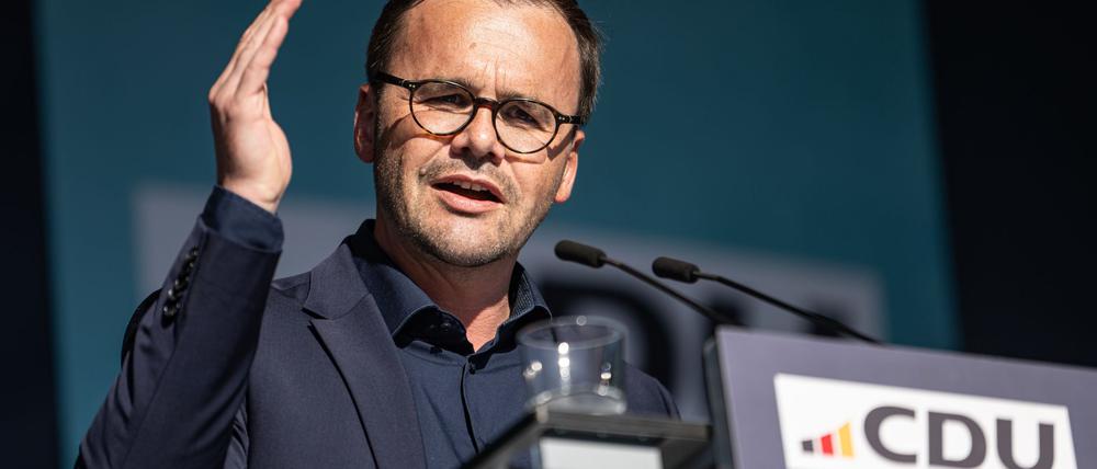 Der Brandenburger CDU-Landes- und Fraktionsvorsitzende Jan Redmann befürwortet den Neuwahl-Termin am 23. Februar. (Archivbild)