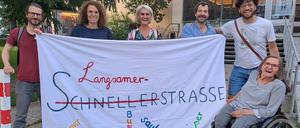  Die Bürgerinitiative “Langsamerstraße” bei einem Kiezspaziergang mit Bezirksstadträtin Claudia Leistner (Grüne) / Copyright: Privat