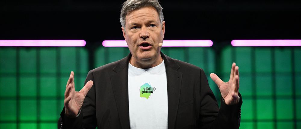 Wirtschaftsminister Habeck hält auf dem „Web Summit“ eine Rede.