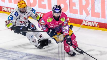 Liam Kirk (vorne) reifte in Sheffield zum besten Eishockeyspieler seines Landes.