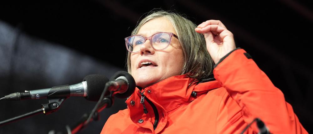 Der Kompromiss in der Fläche könnte helfen, die Probleme bei VW zu lösen, meint IG-Metall-Chefin Christiane Benner (Archivbild).