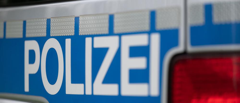 Der Staatsschutz ermittelt nach einem rassistischen Angriff im Berliner Stadtteil Heinersdorf.