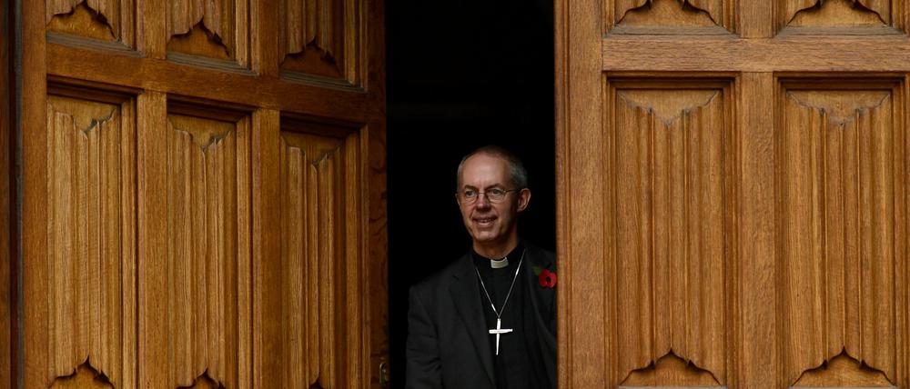 Der Erzbischof von Canterbury, Justin Welby, verlässt nach einer Pressekonferenz den Lambeth Palace in London, Großbritannien.